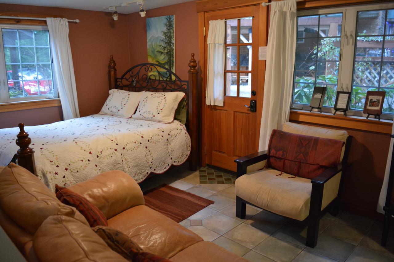 Copper Creek Inn Эшфорд Экстерьер фото